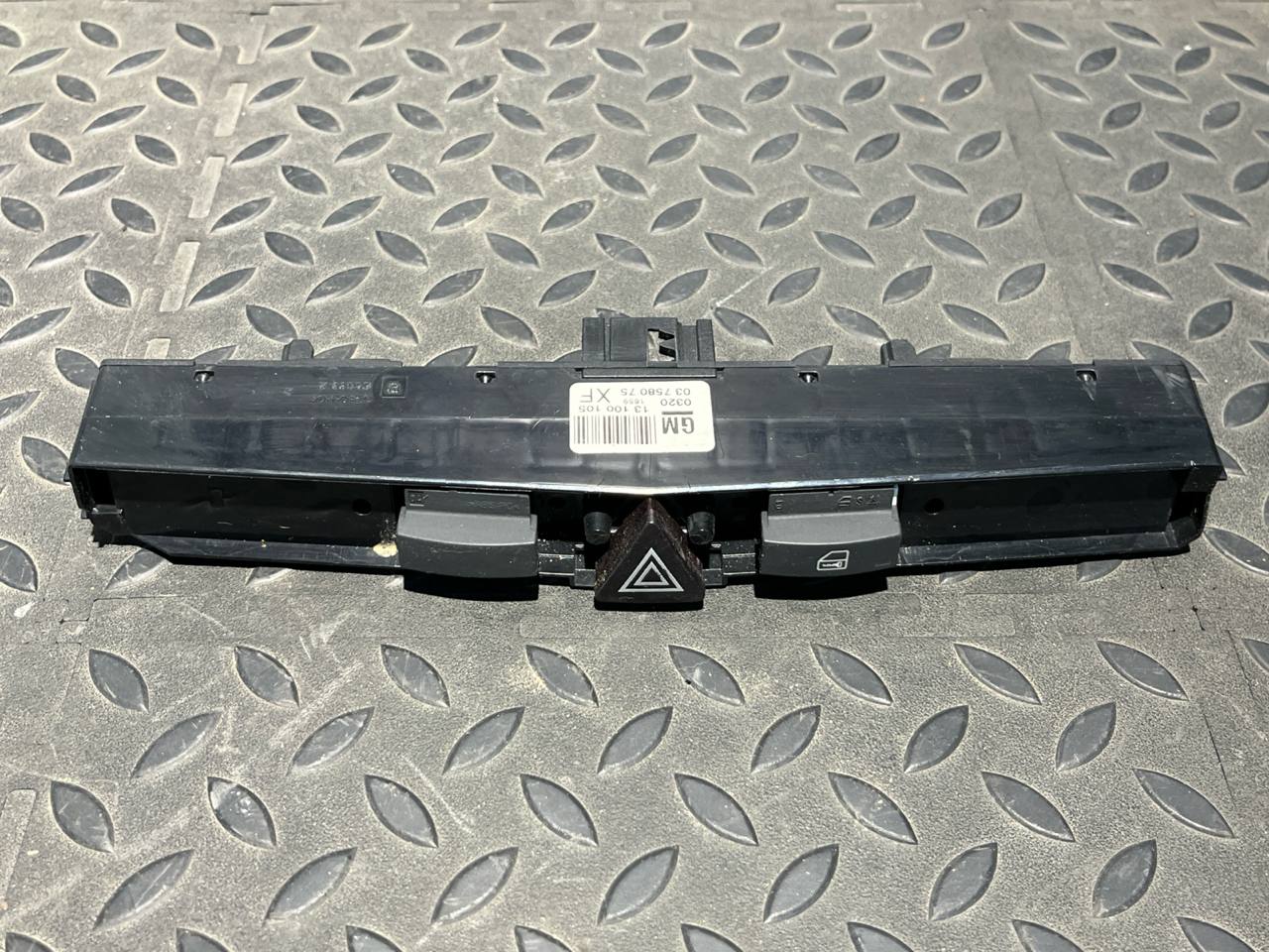 Кнопка аварийной сигнализации Opel Astra/H 2004-2014