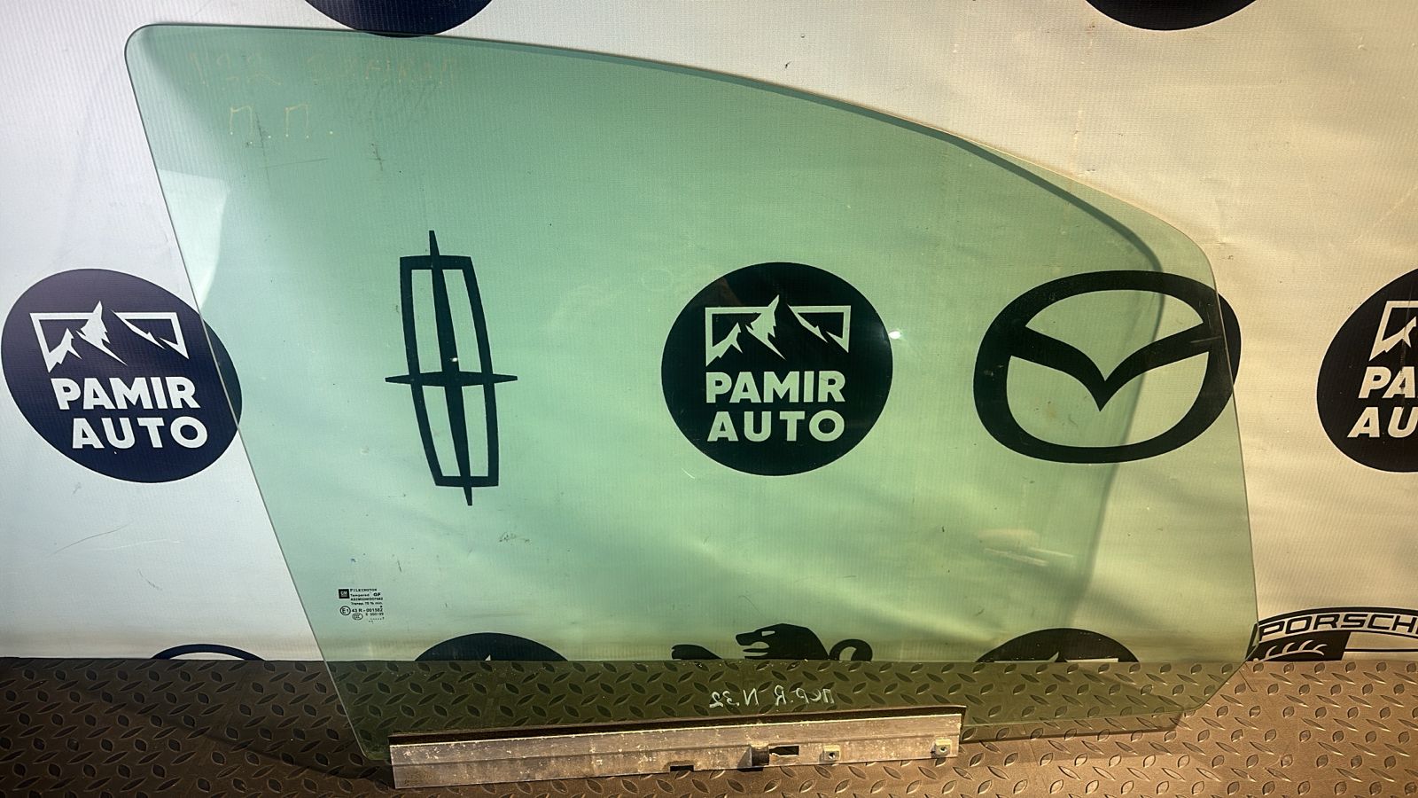 Стекло двери переднее правое Opel Zafira/B 2005-2014