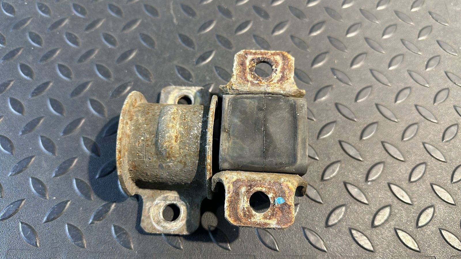 Кронштейн крепления стабилизатора задний Ford Mondeo/3 2000-2007