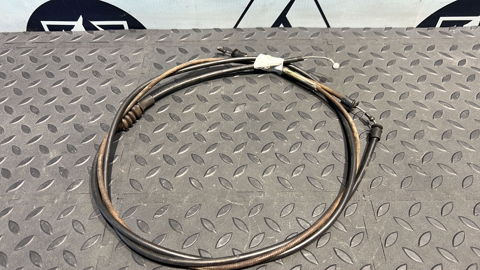 Трос замка капота Mercedes E/W210 1995-2003