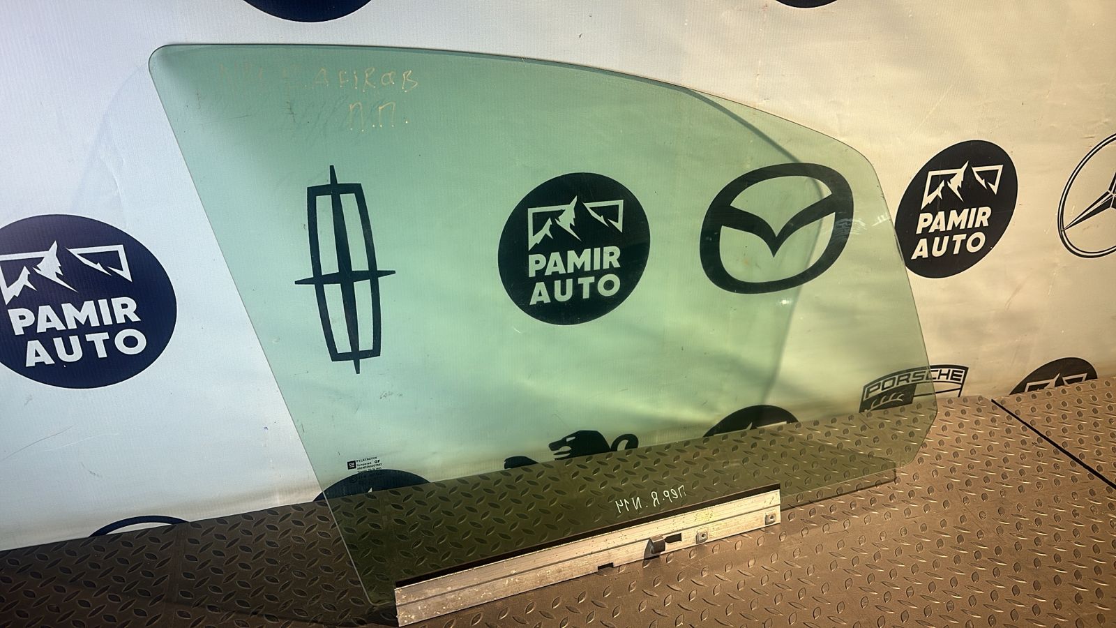 Стекло двери переднее правое Opel Zafira/B 2005-2014