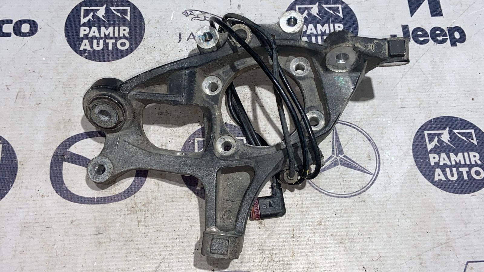 Кулак поворотный задний правый Mercedes E/W211 2002-2009