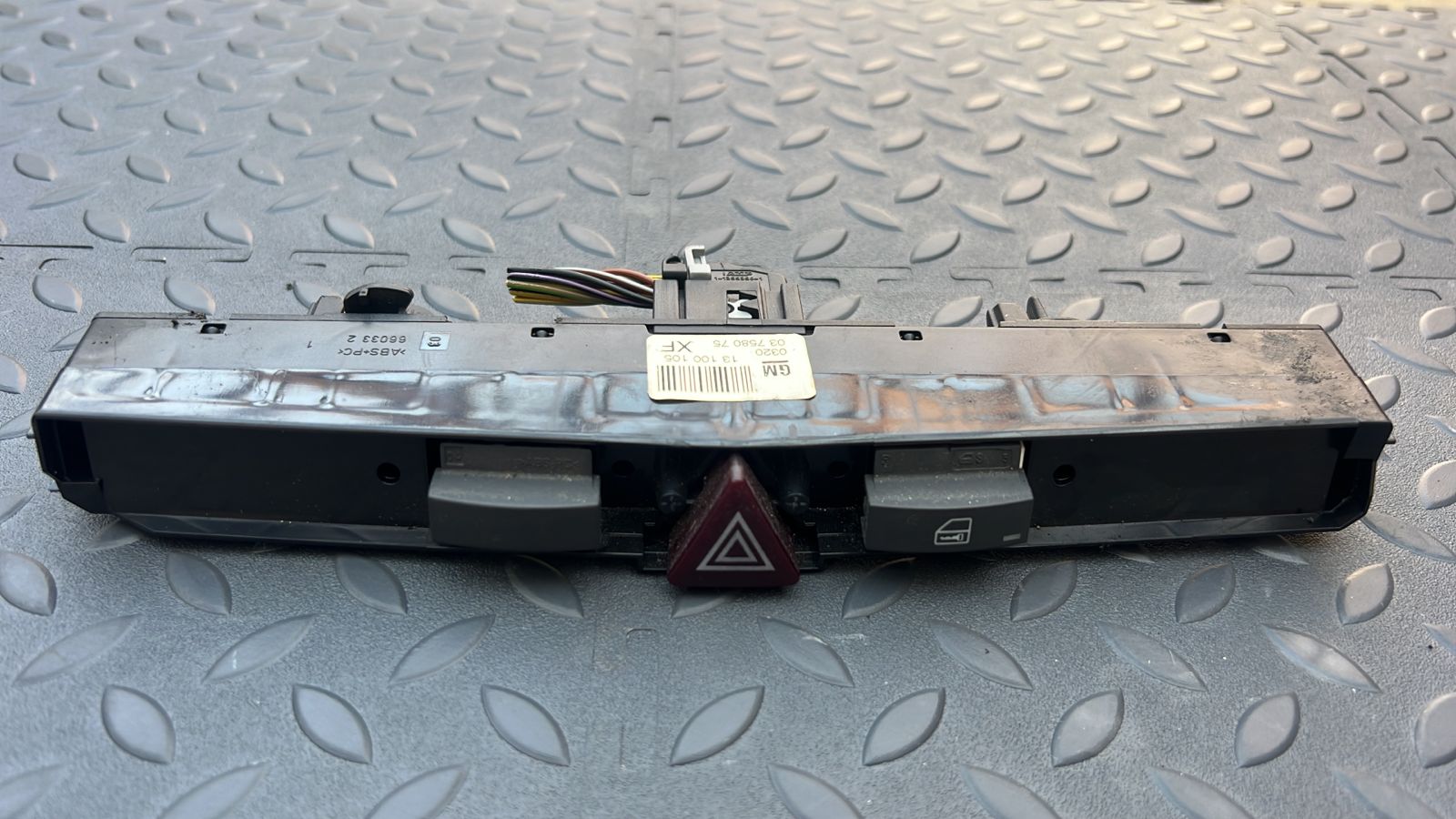 Кнопка аварийной сигнализации Opel Zafira/B 2005-2014