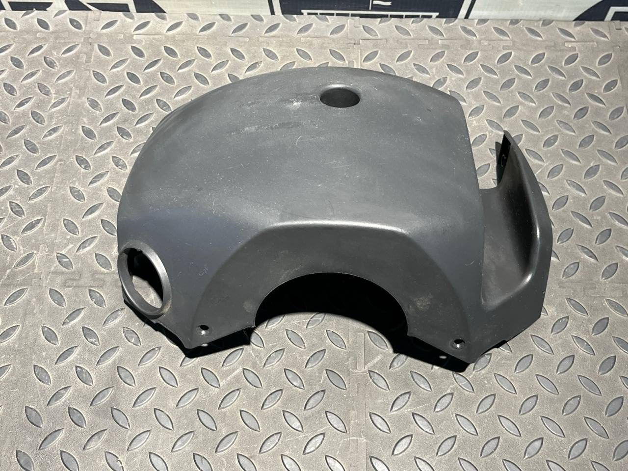 Кожух рулевой колонки нижний Opel Astra/H 2004-2014