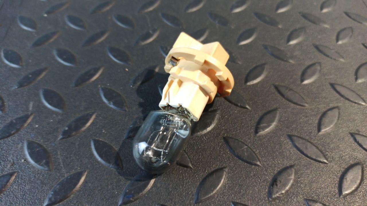 Патрон лампы заднего фонаря Toyota Land Cruiser Prado/120 2002-2009