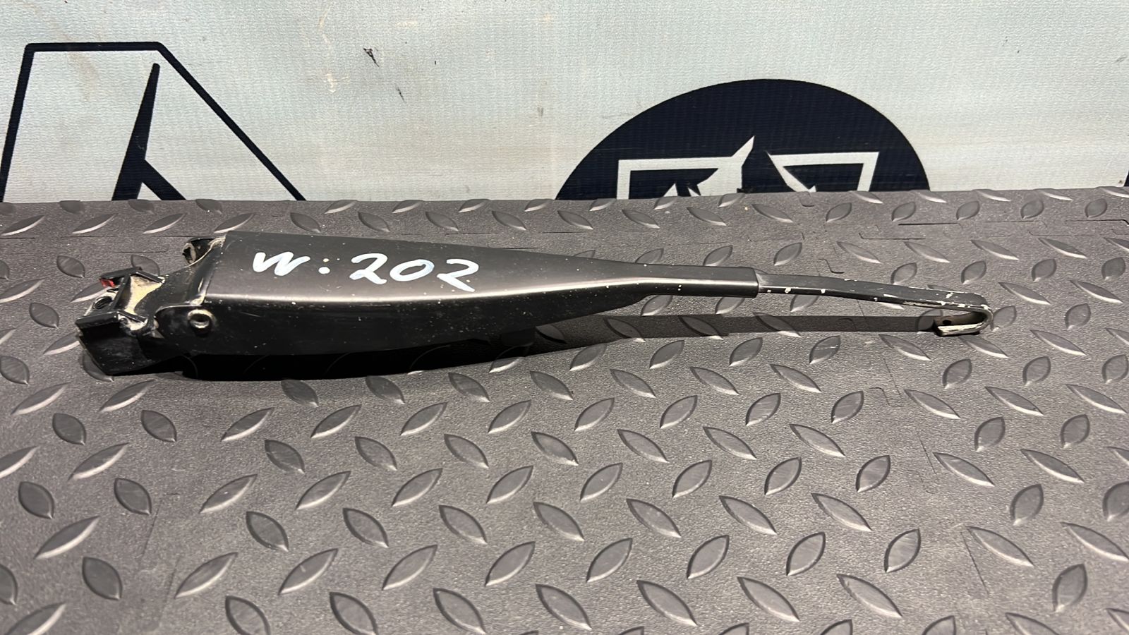 Поводок стеклоочистителя Mercedes C/W202 1993-2001