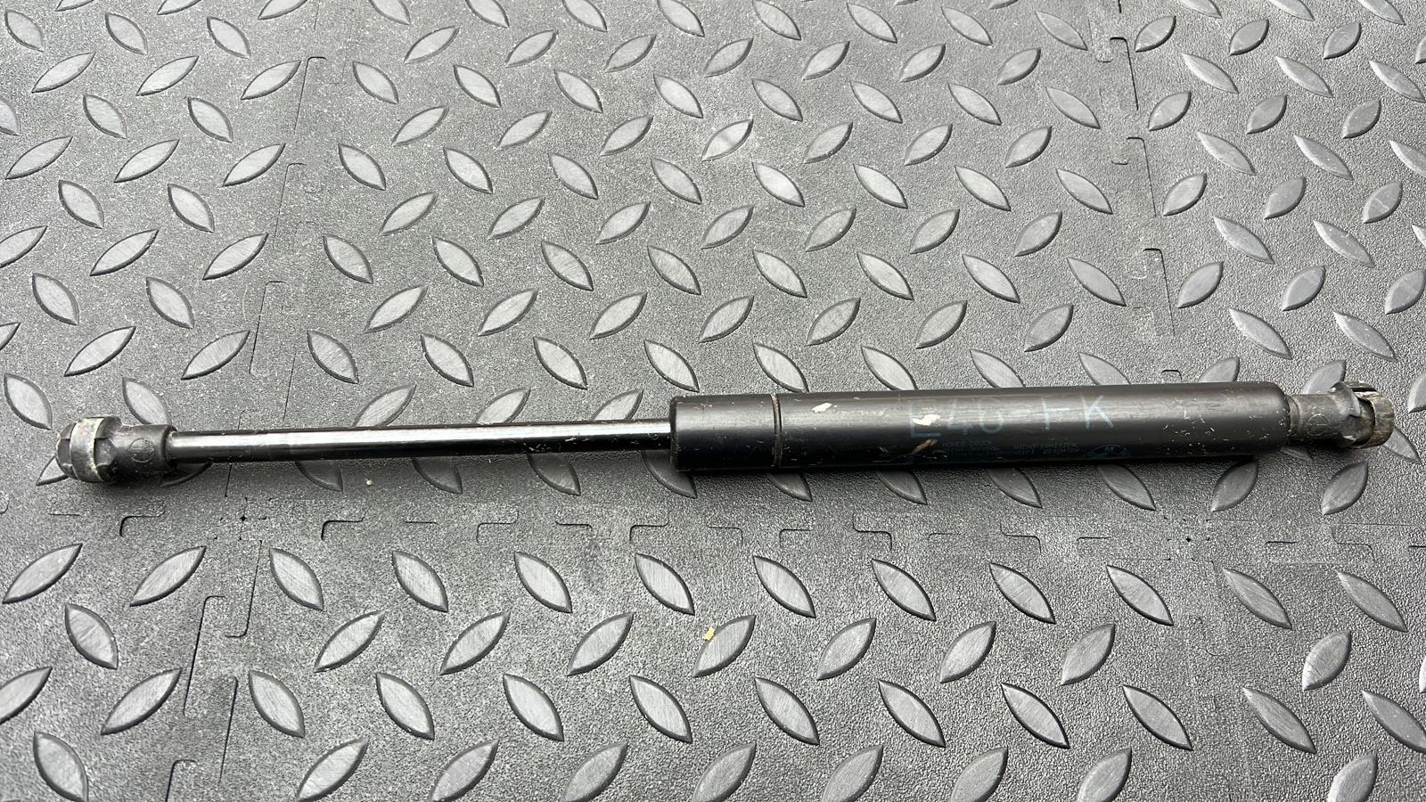 Амортизатор капота BMW 3/E46 1998-2007