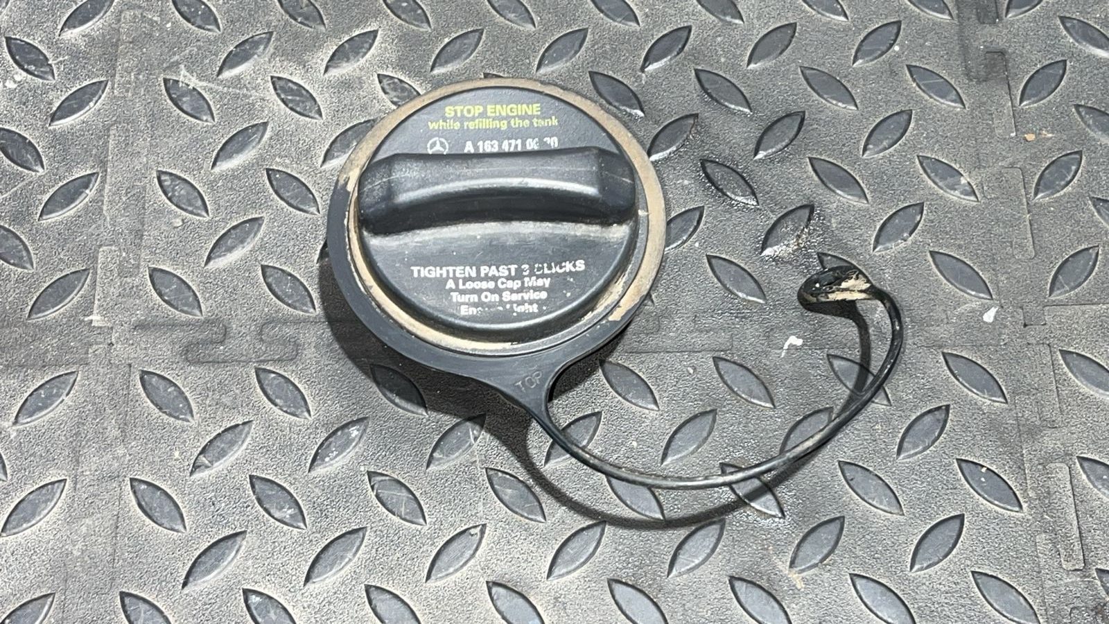 Крышка топливного бака Mercedes M/W163 1997-2005