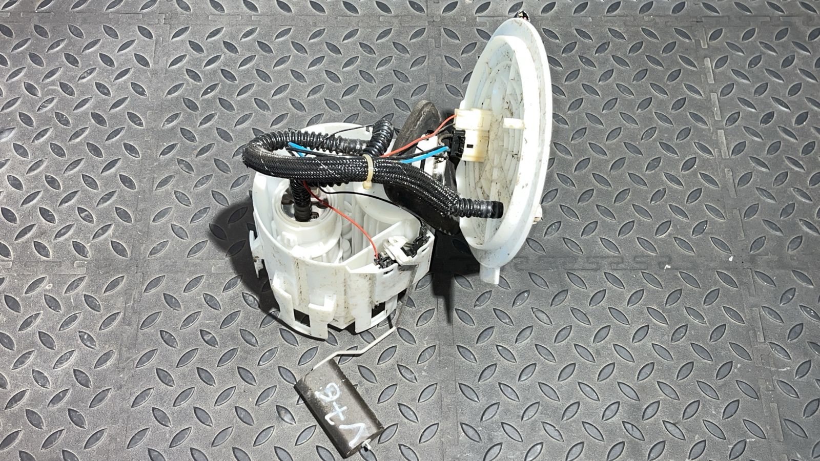 Датчик уровня топлива Opel Zafira/B 2005-2014