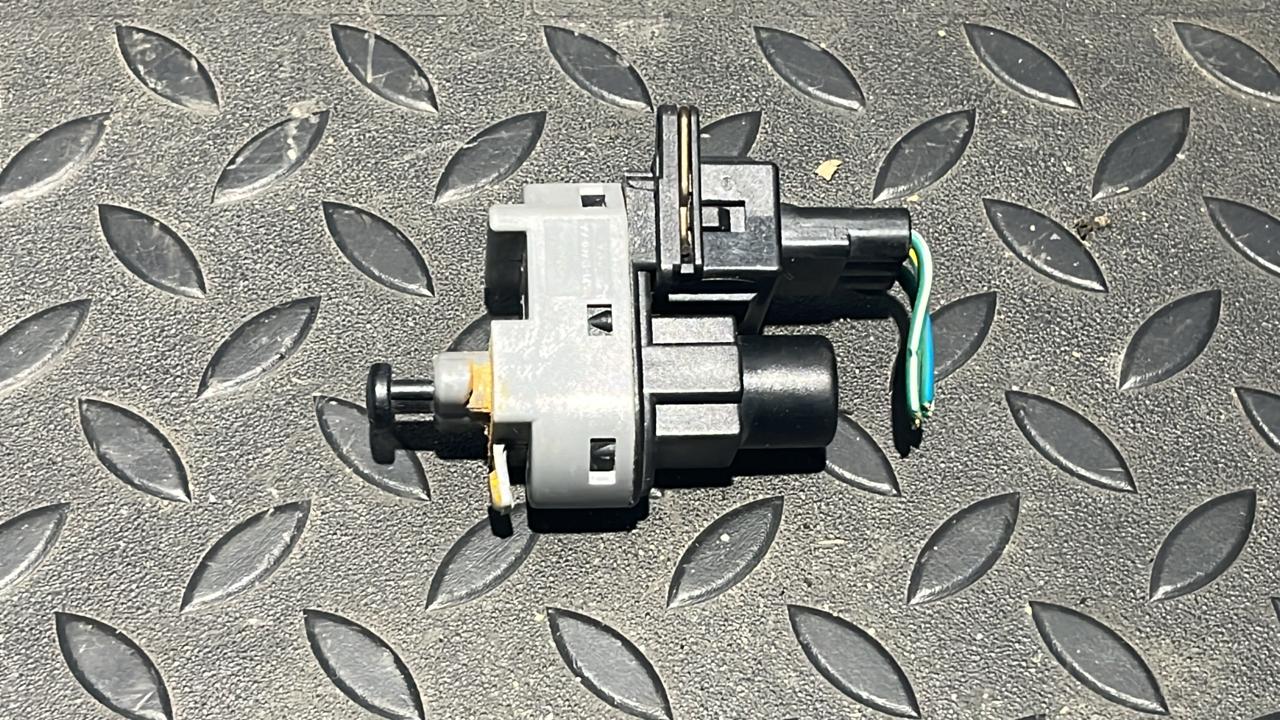 Датчик включения стопсигнала Ford Mondeo/3 2000-2007