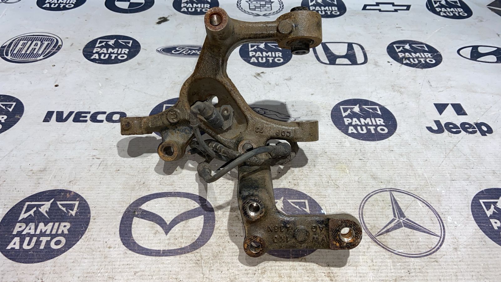 Кулак поворотный задний правый Volkswagen Golf/5 2003-2009