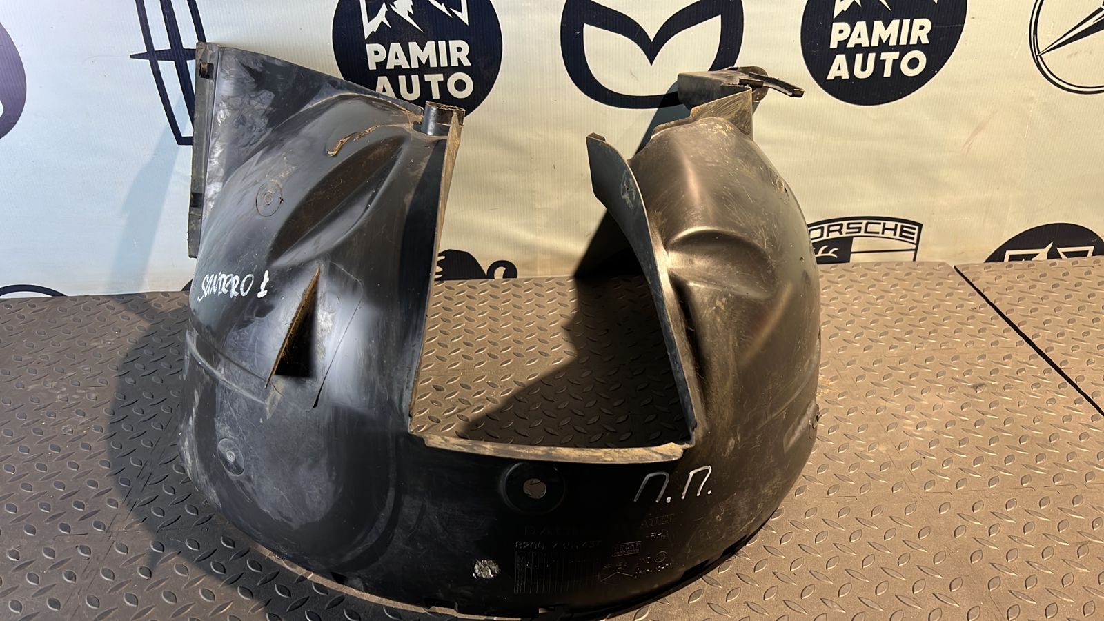 Локер (Подкрылок) передний правый Renault Sandero 2009-2014