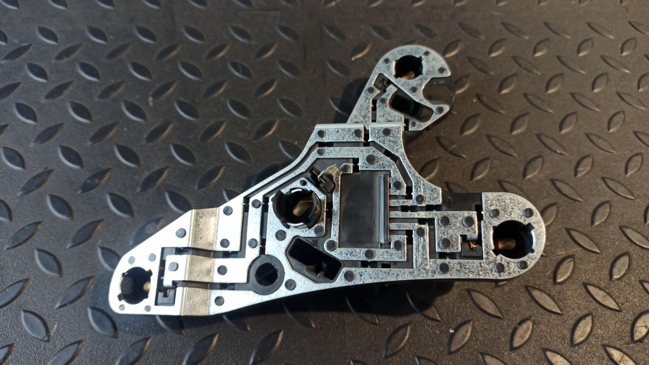 Плата заднего фонаря правая Toyota Avensis/2 2003-2009