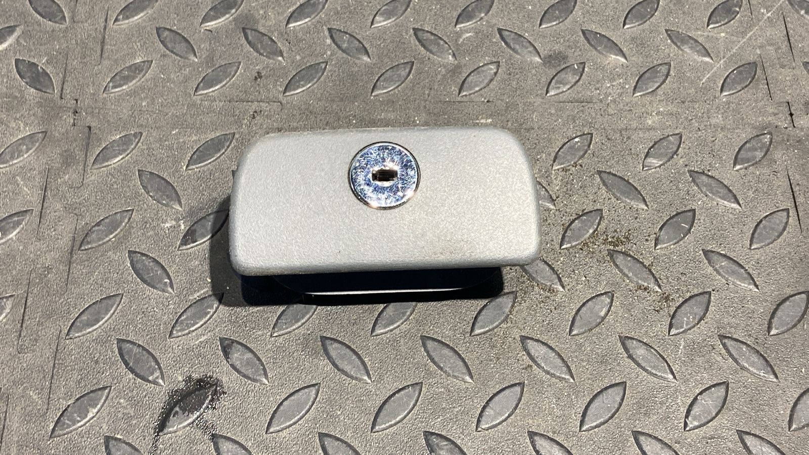 Замок бардачка Mercedes Vito/W639 2003-2014