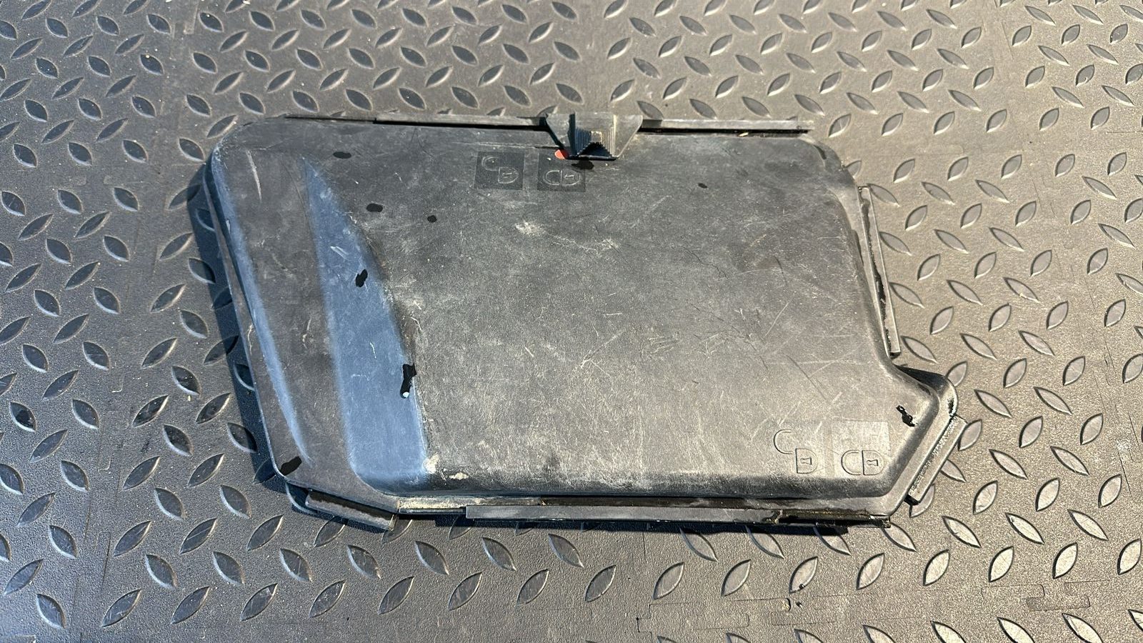 Крышка блока предохранителей Mercedes E/W211 2002-2009