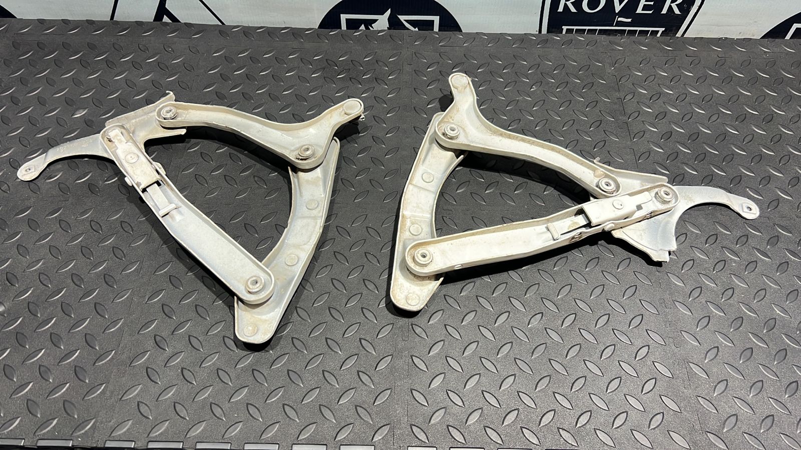 Петля капота Mercedes C/W202 1993-2001