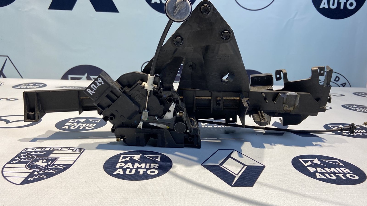 Замок двери передний правый Ford C-Max 2003-2010