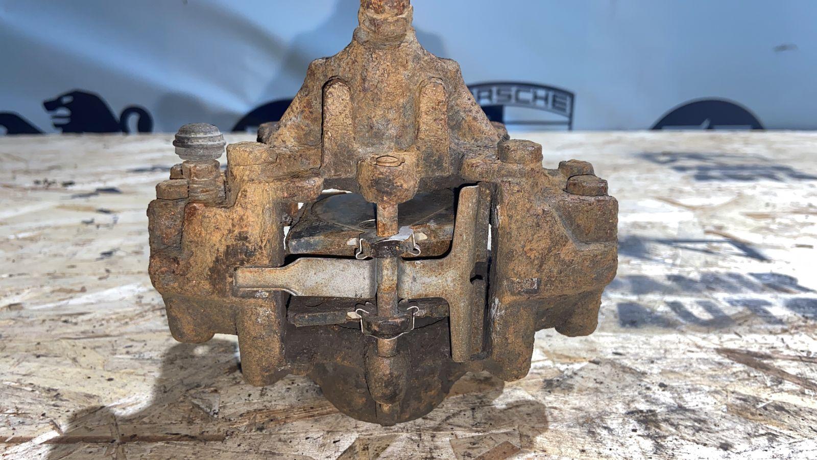 Суппорт задний левый Mercedes C/W203 2000-2008