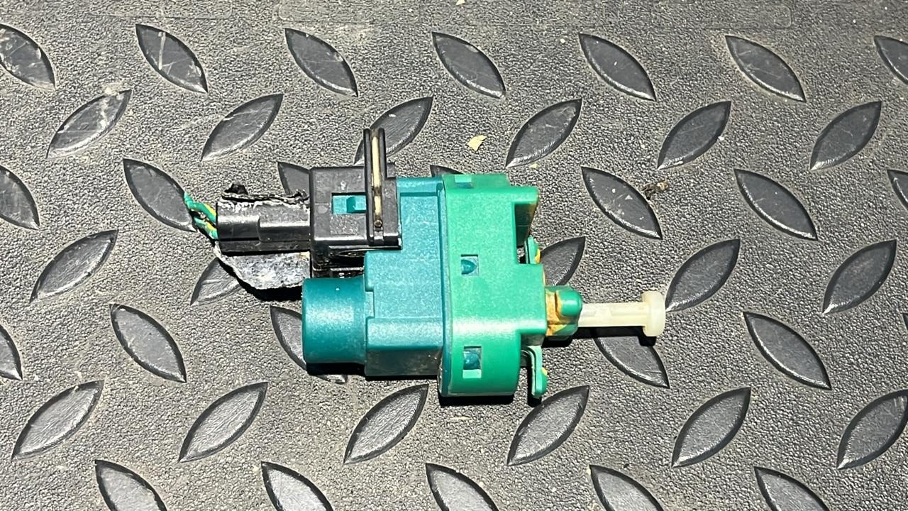 Датчик включения стопсигнала Ford Mondeo/3 2000-2007