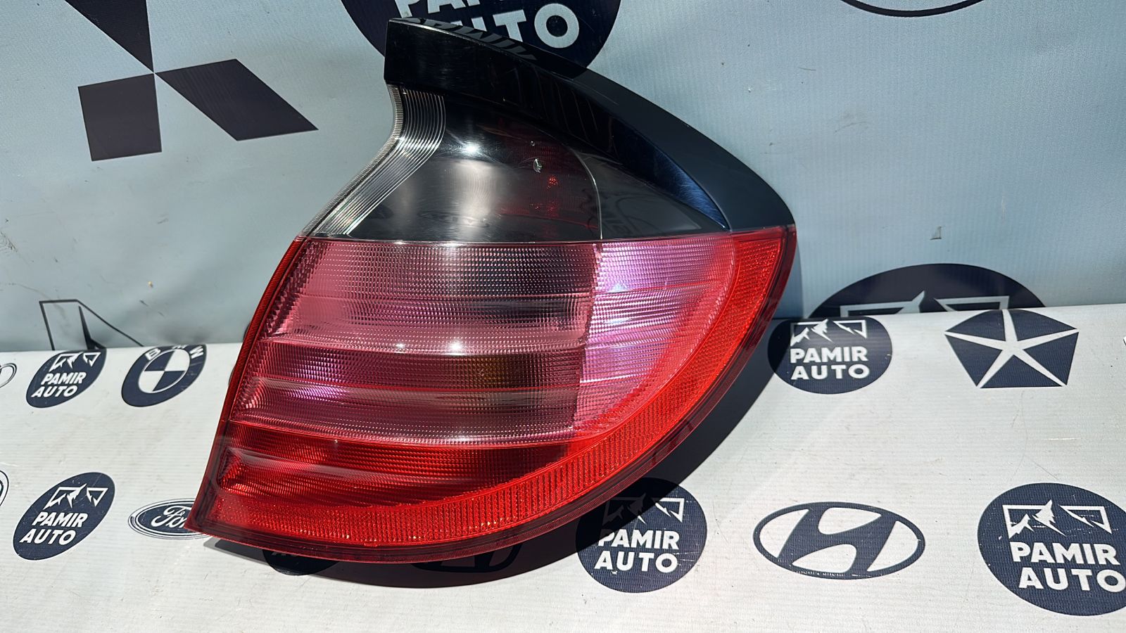 Фонарь задний правый Mercedes C/W203 2000-2008