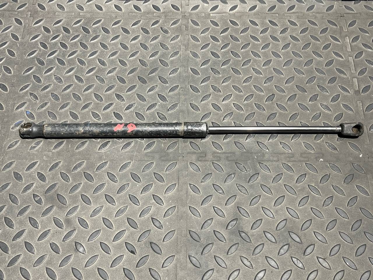 Амортизатор двери багажника Opel Astra/H 2004-2014