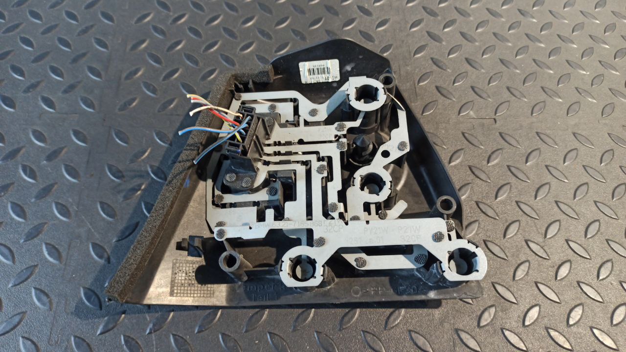 Плата заднего фонаря правая BMW 3/E46 1998-2007