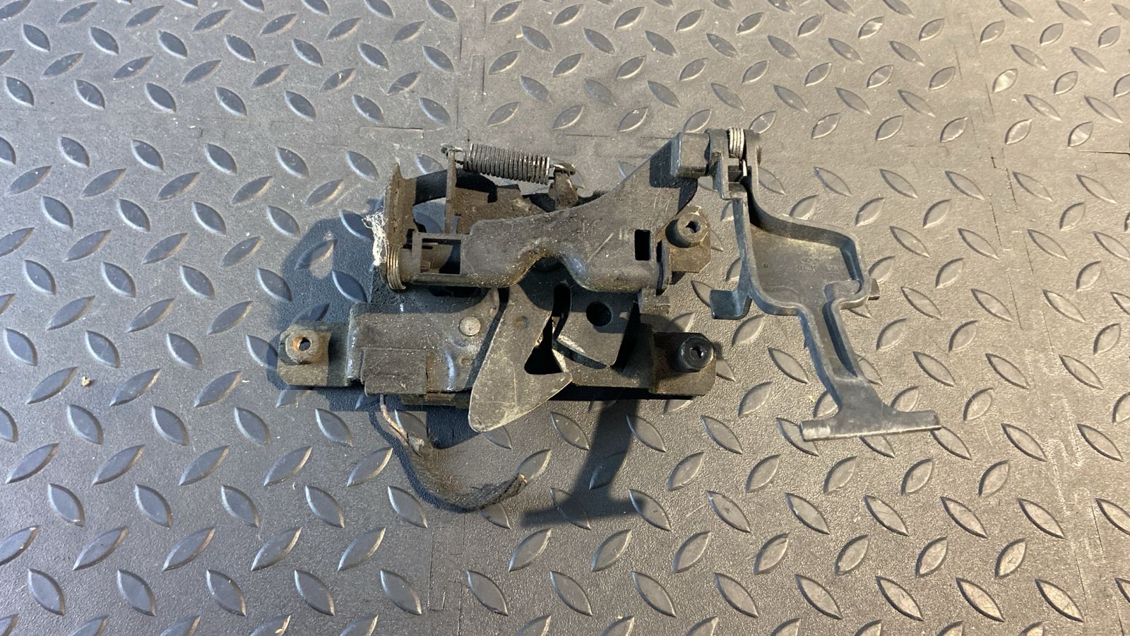 Замок капота Mercedes B/W245 2005-2011