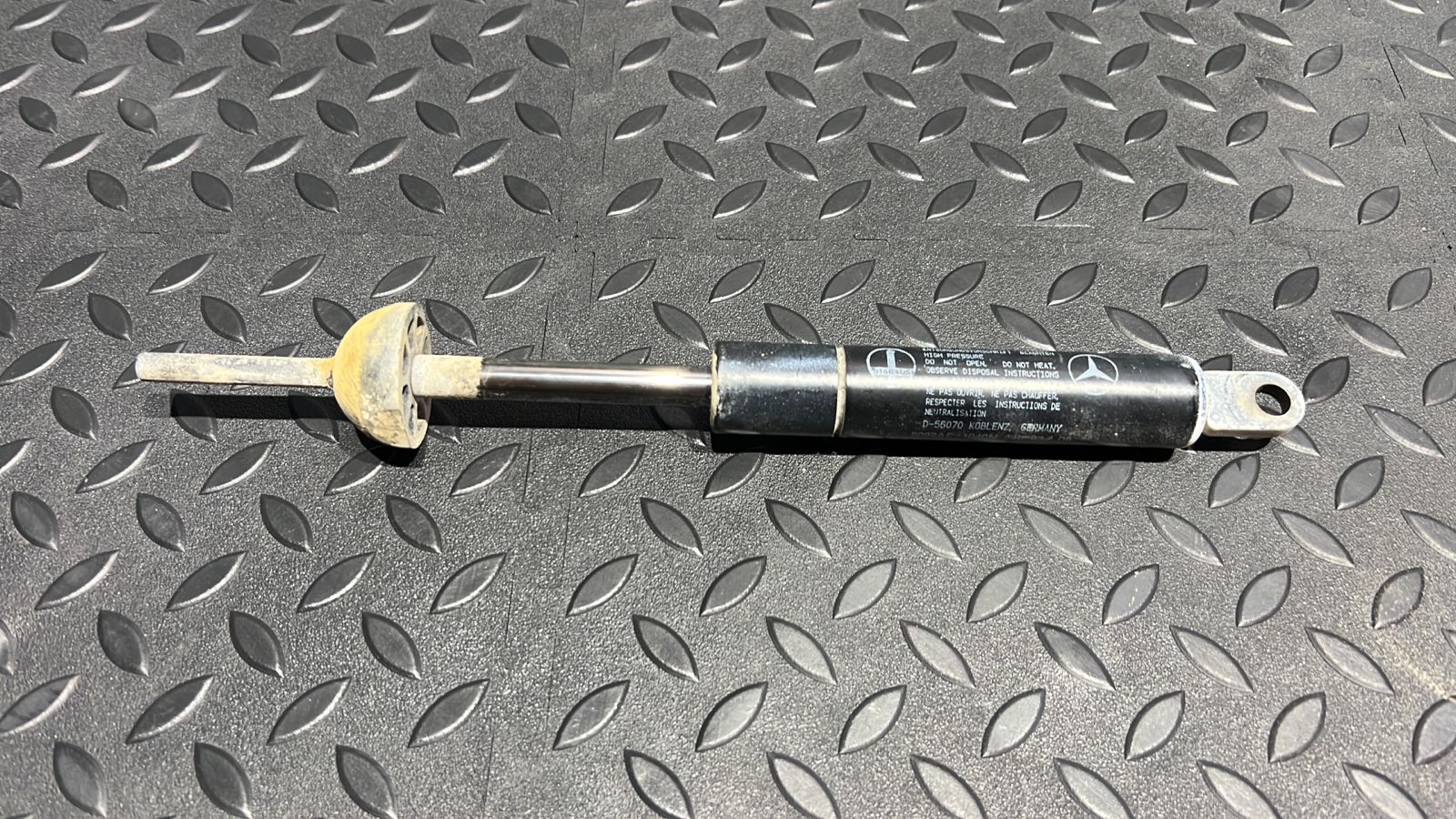 Амортизатор капота Mercedes C/W202 1993-2001