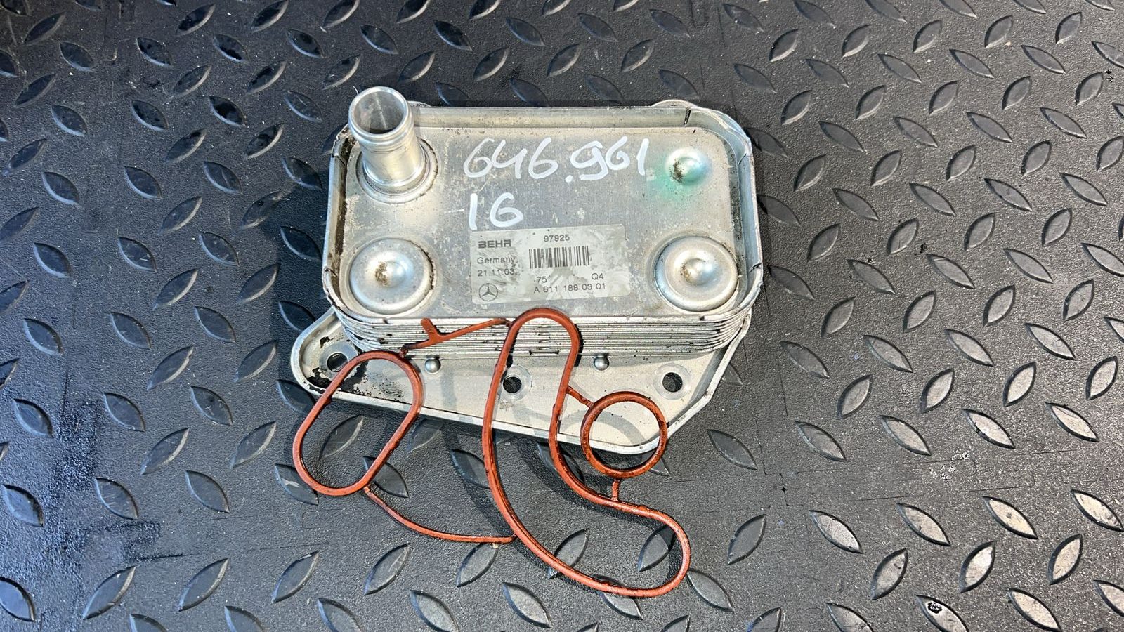 Радиатор масляный (Теплообменник) Mercedes E/W211 2002-2009