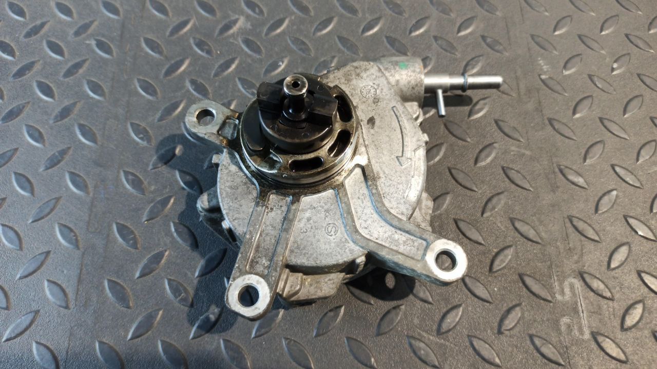 Насос вакуумный Toyota Avensis/2 2003-2009