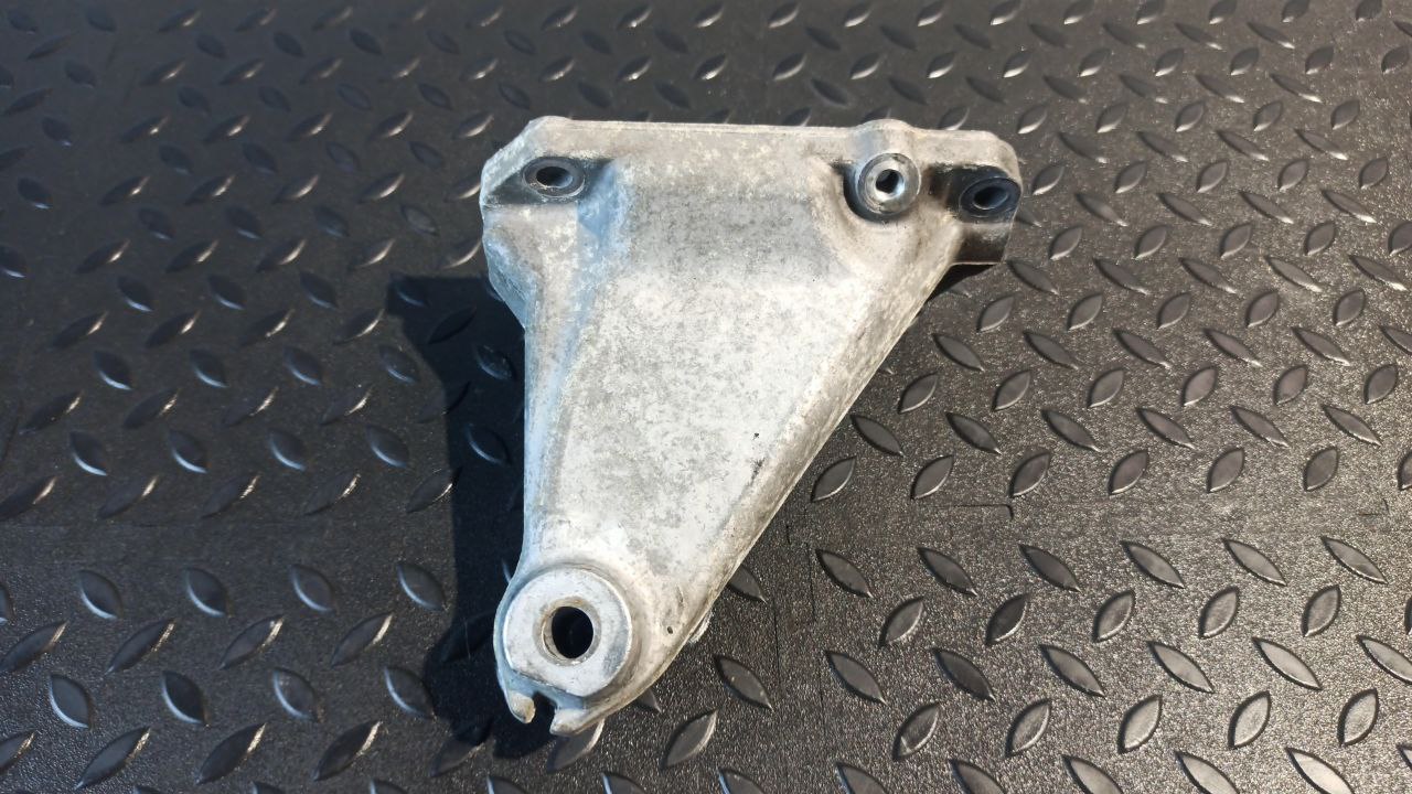 Кронштейн двигателя Mercedes C/W203 2000-2008