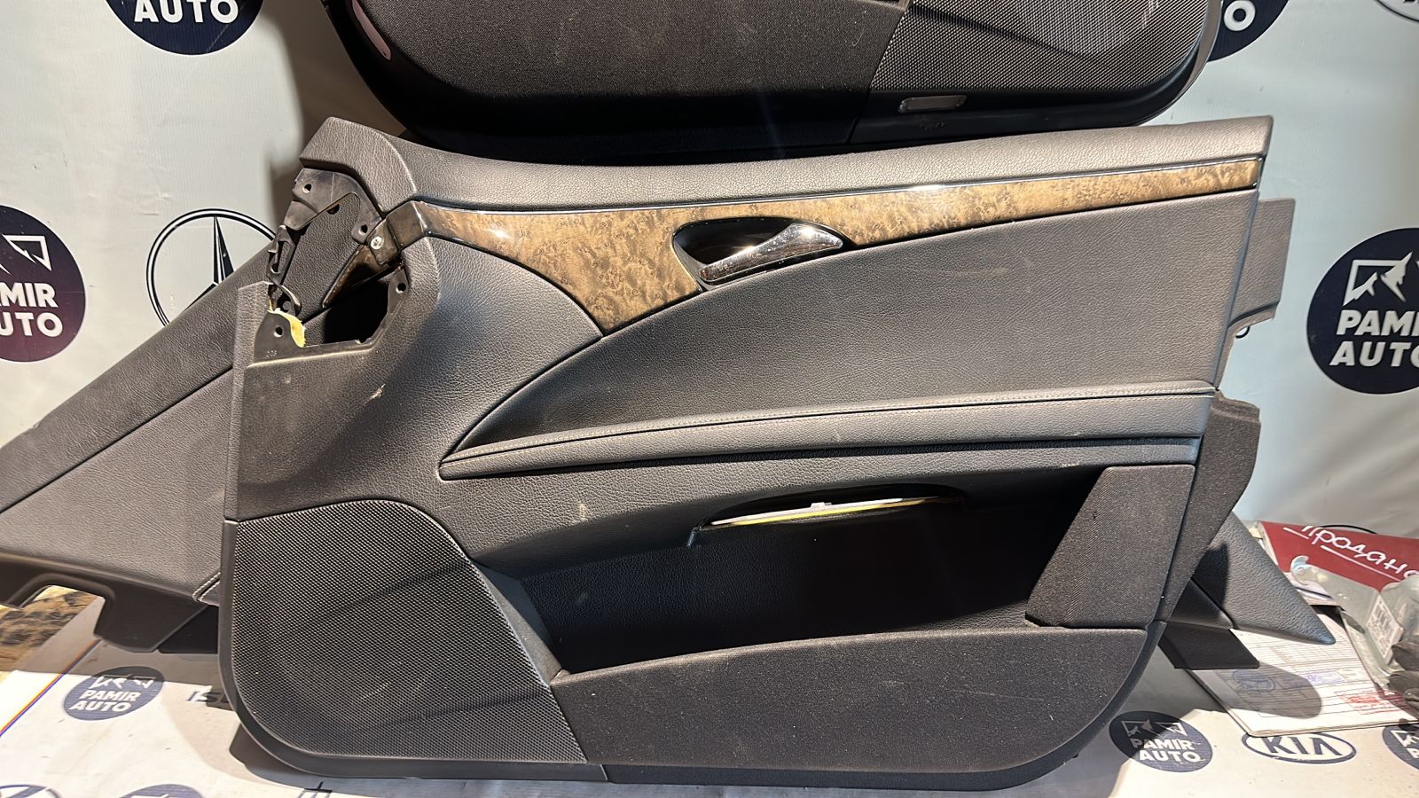 Обшивка двери передняя правая Mercedes E/W211 2002-2009