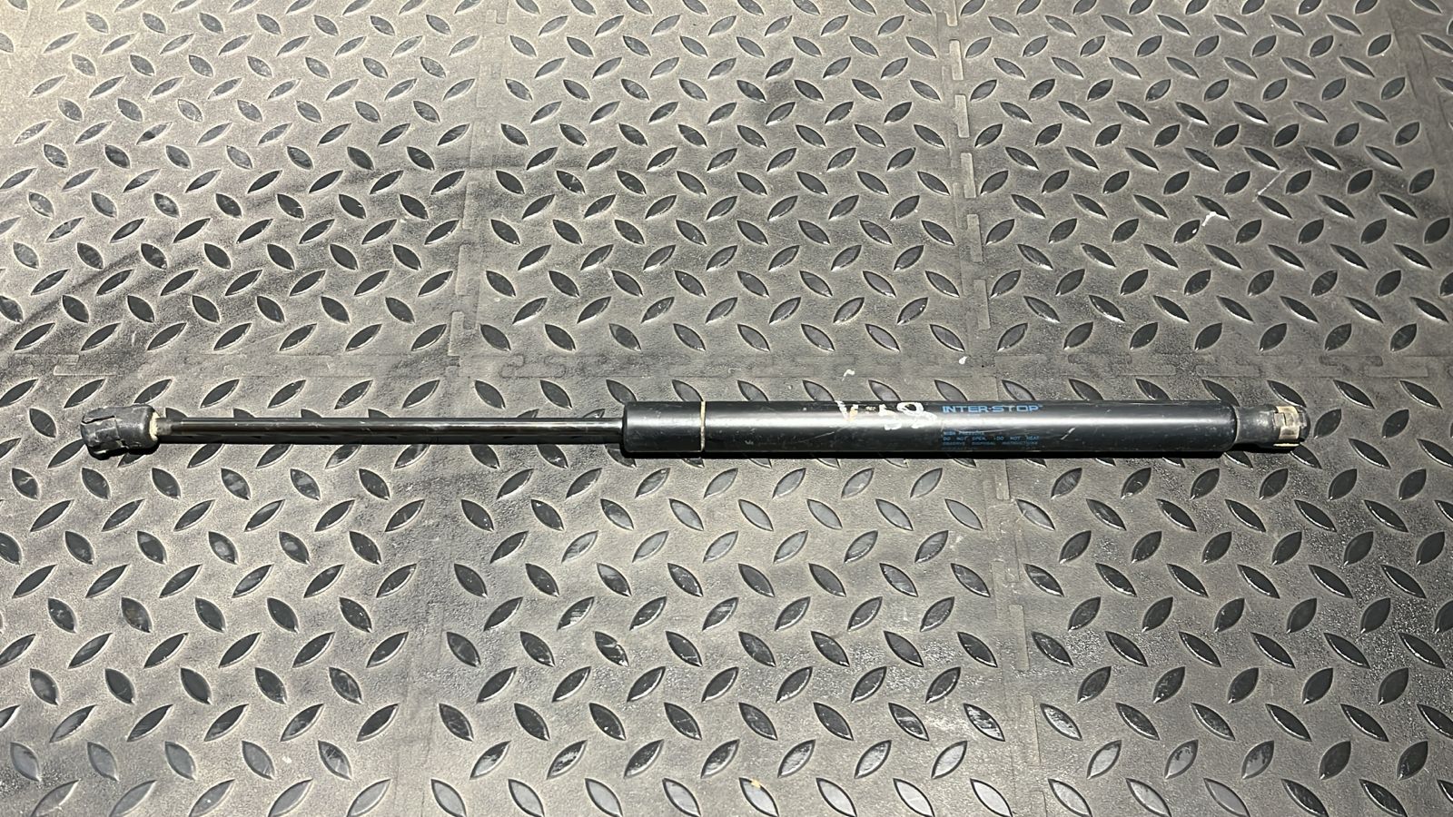 Амортизатор двери багажника Audi A6/C6 2004–2011