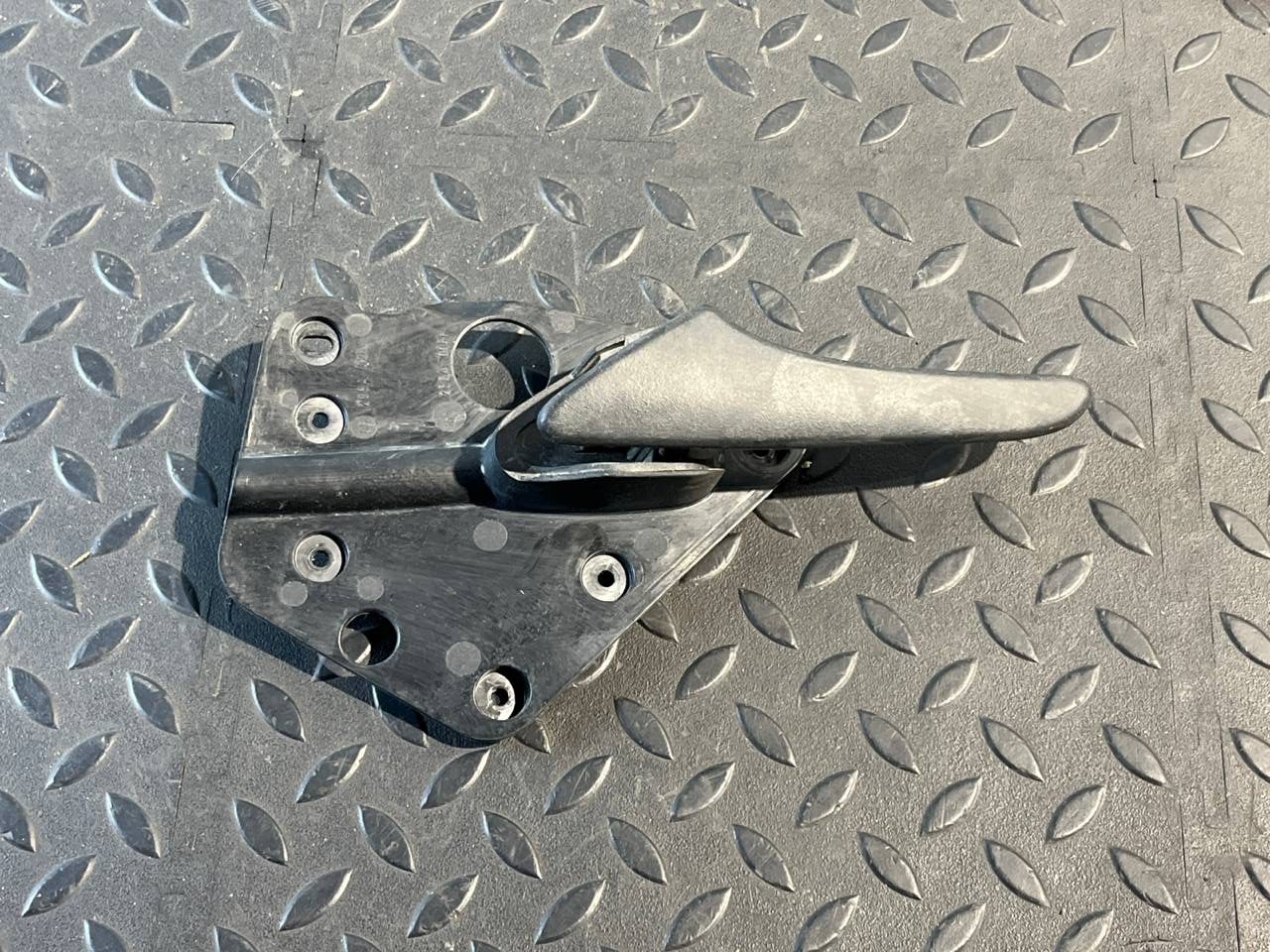 Ручка двери передняя левая Mercedes Vito/W639 2003-2014