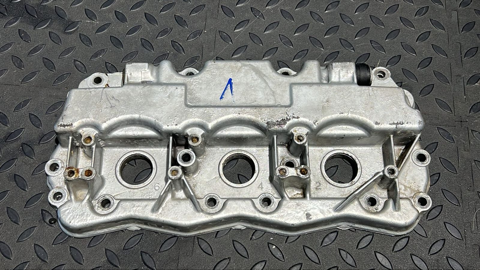 Крышка клапанная левая Land Rover Freelander 1998-2006