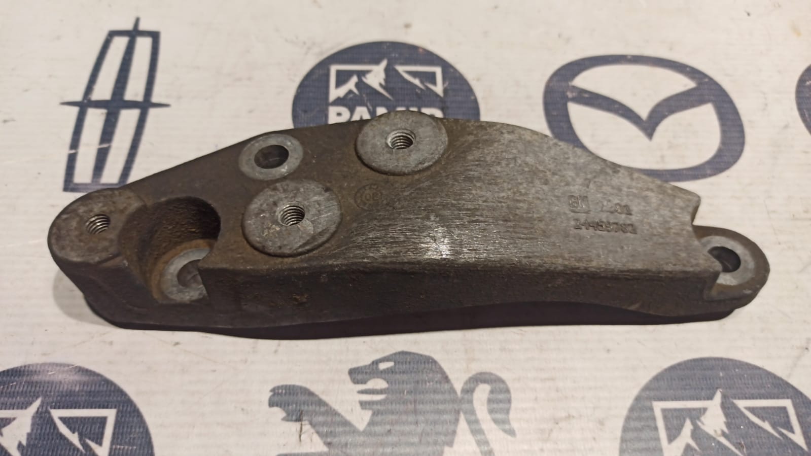 Кронштейн двигателя Opel Zafira/B 2005-2014