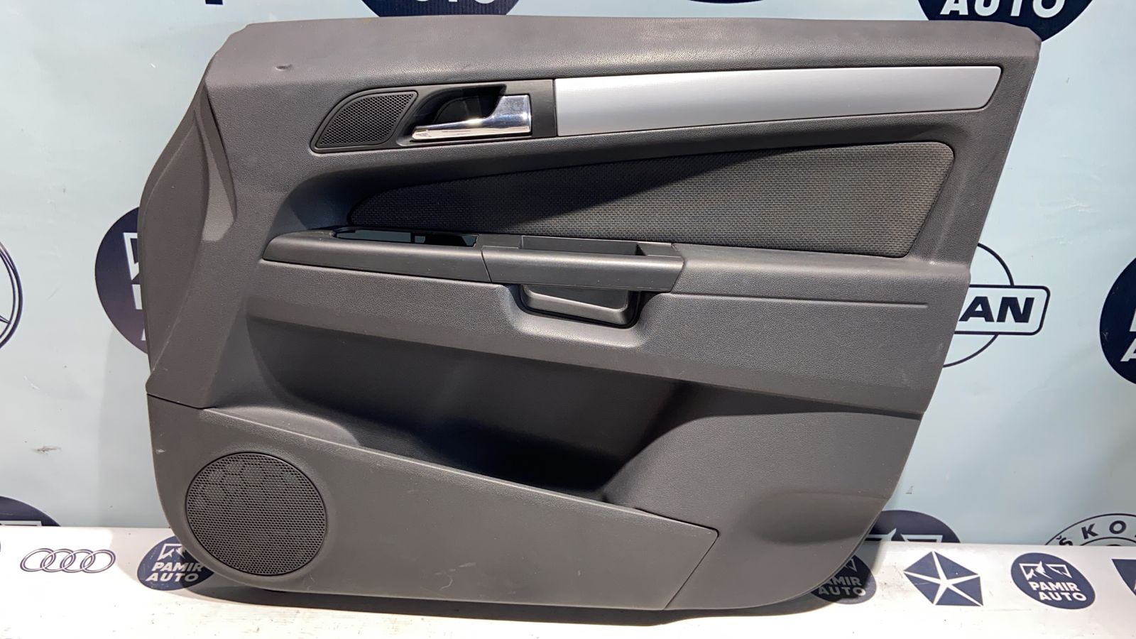 Обшивка двери передняя правая Opel Zafira/B 2005-2014