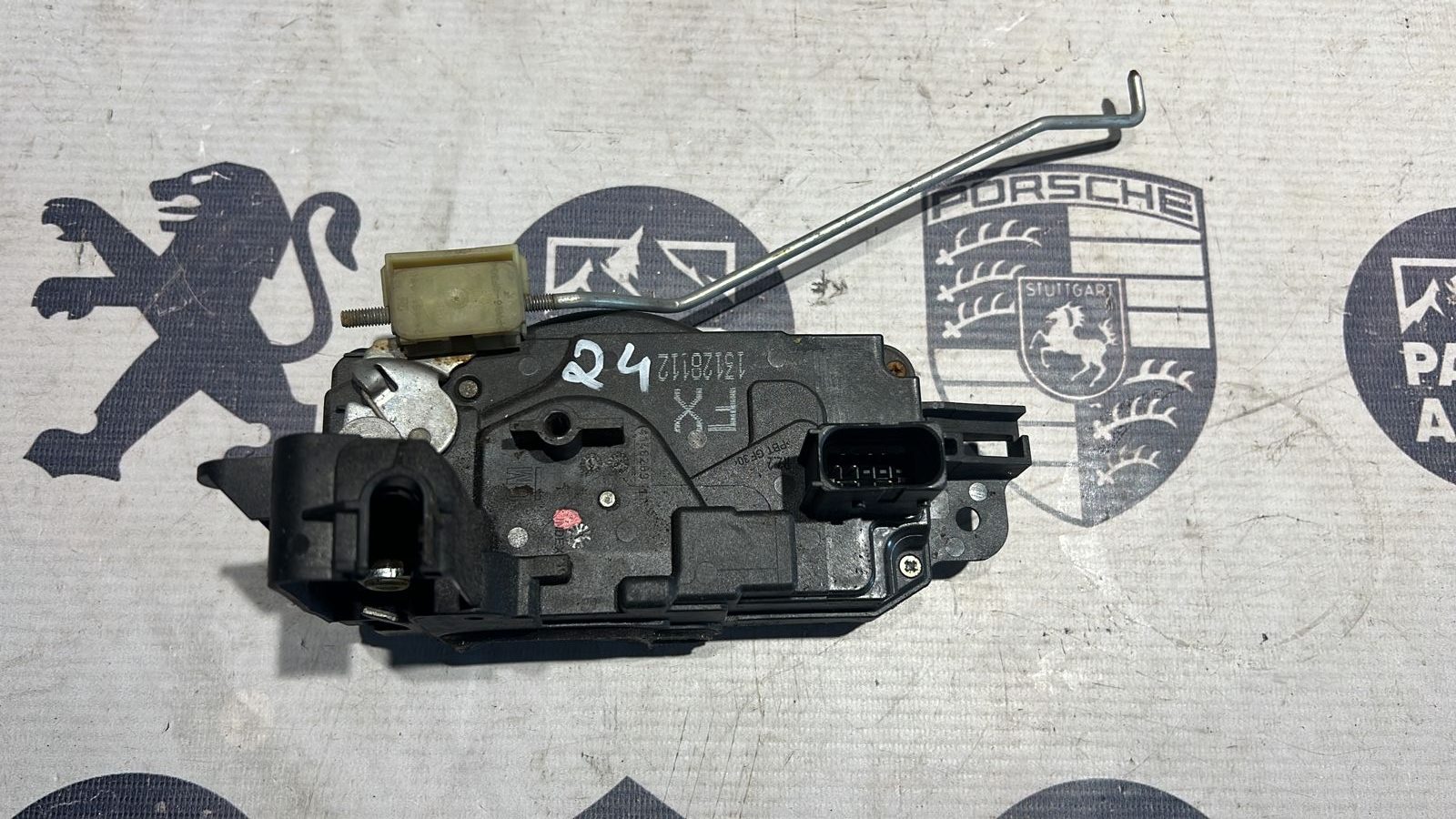 Замок двери передний правый Opel Astra/H 2004-2014