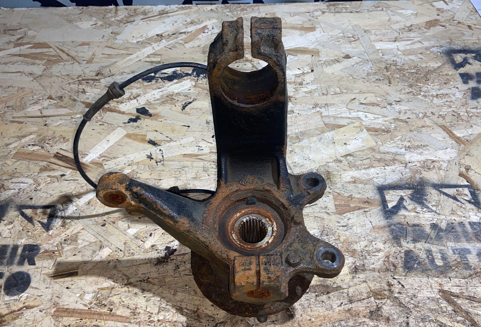 Кулак поворотный передний левый Ford Mondeo/3 2000-2007