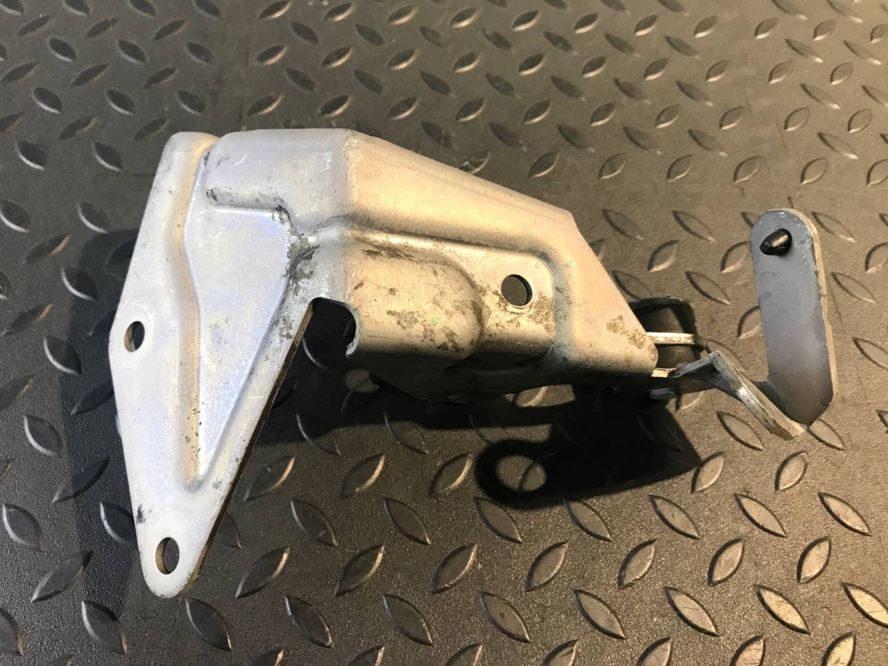 Кронштейн двигателя Opel Vectra/C 2002-2008