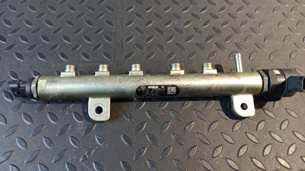 Рампа топливная Opel Zafira/B 2005-2014