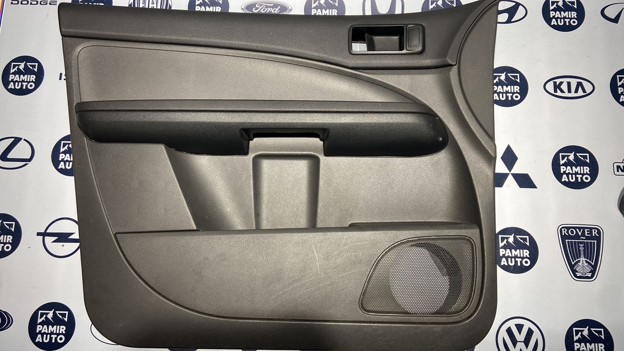 Обшивка двери передняя левая Ford C-Max 2003-2010