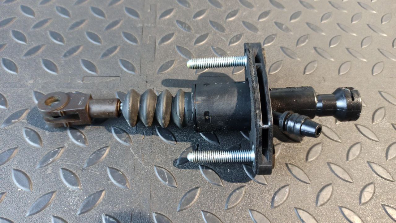 Цилиндр сцепления главный Opel Zafira/B 2005-2014