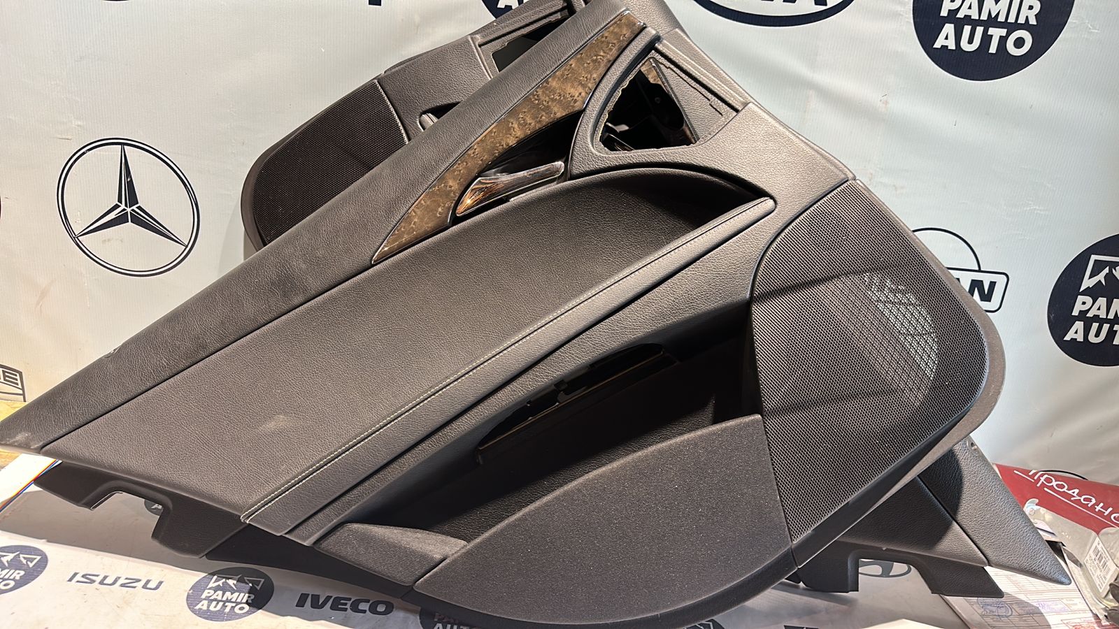 Обшивка двери задняя левая Mercedes E/W211 2002-2009
