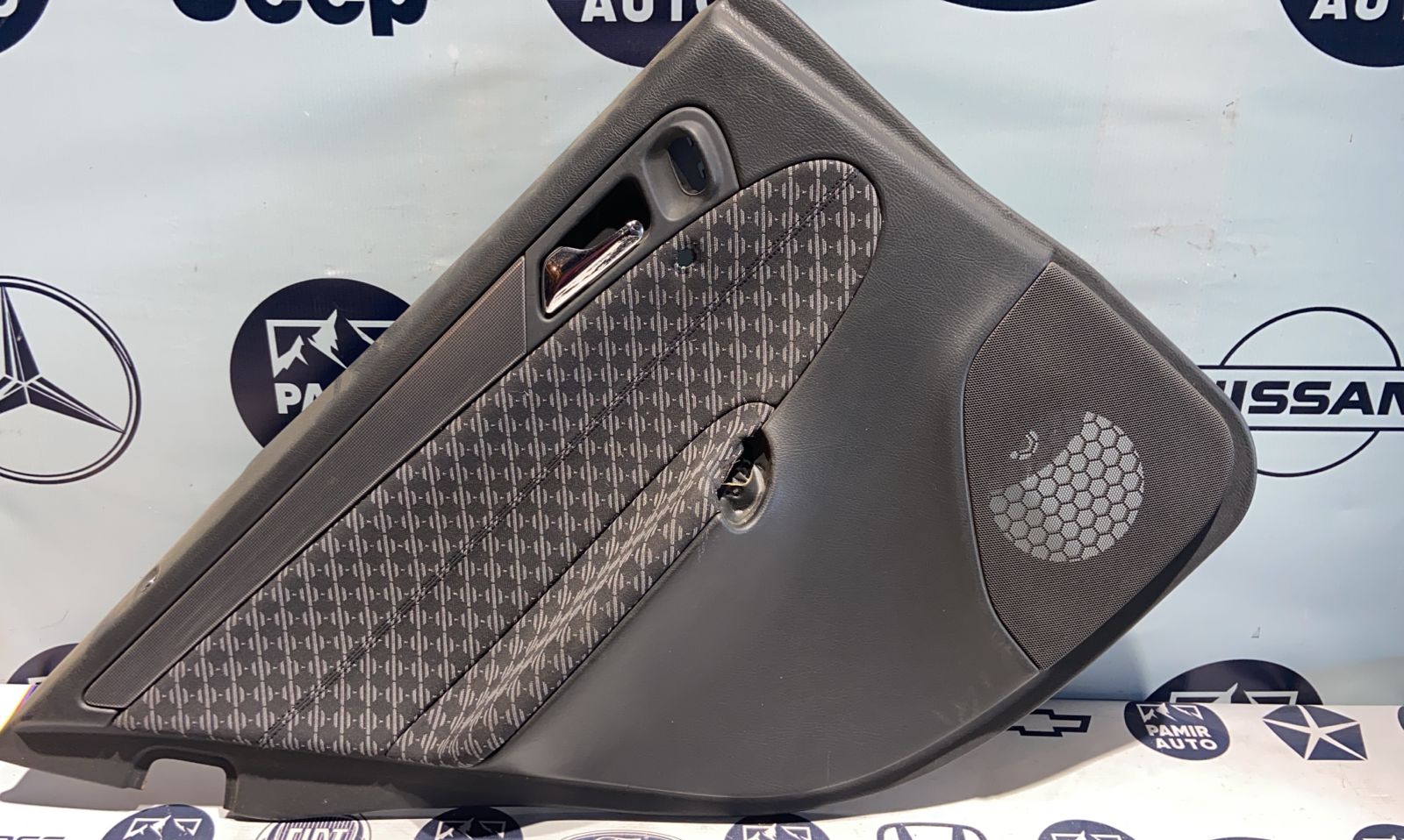 Обшивка двери задняя левая Mercedes C/W203 2000-2008