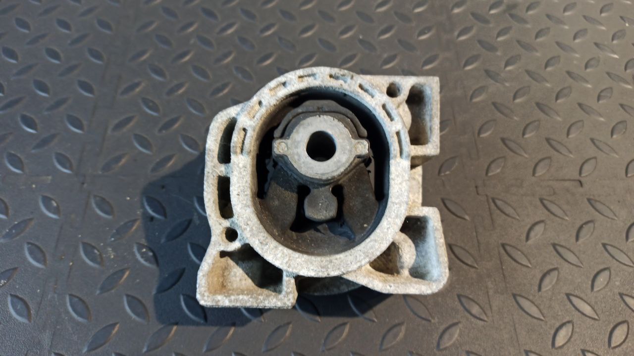 Опора двигателя Mercedes B/W245 2005-2011