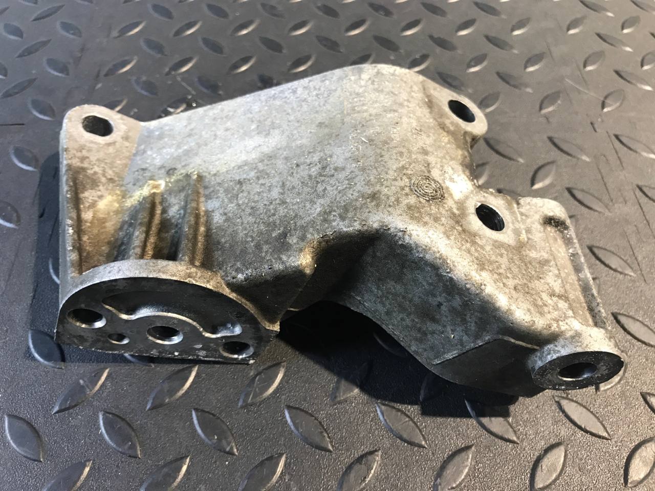 Кронштейн генератора Opel Vectra/C 2002-2008