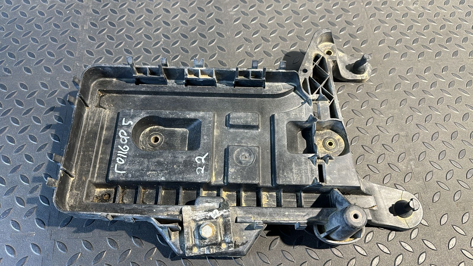 Крепление АКБ Volkswagen Golf/5 2003-2009