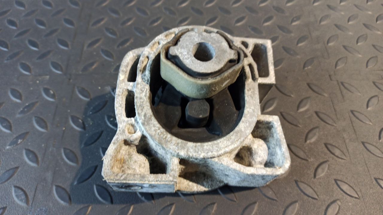 Опора двигателя Mercedes B/W245 2005-2011