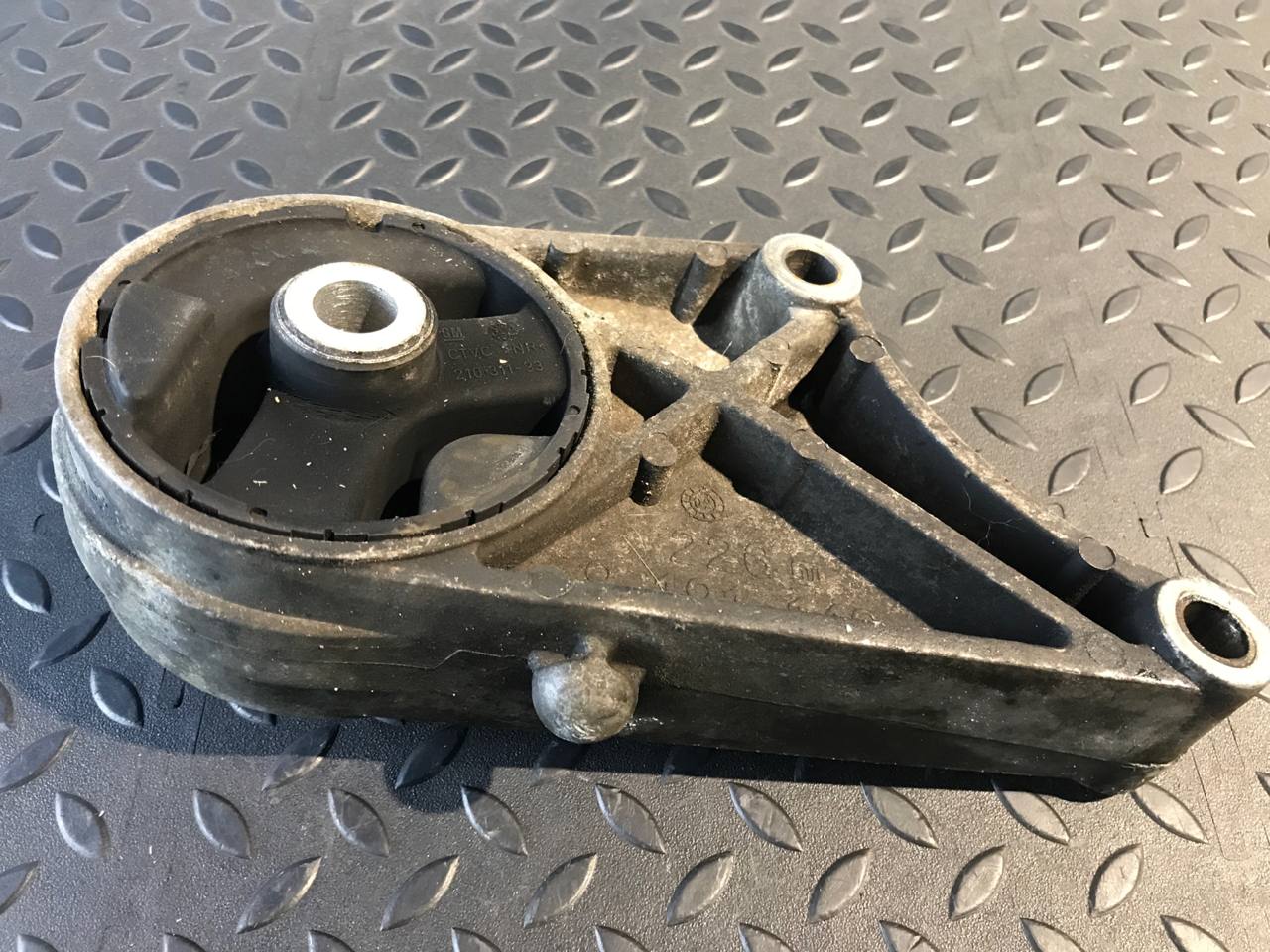 Опора двигателя Opel Vectra/C 2002-2008